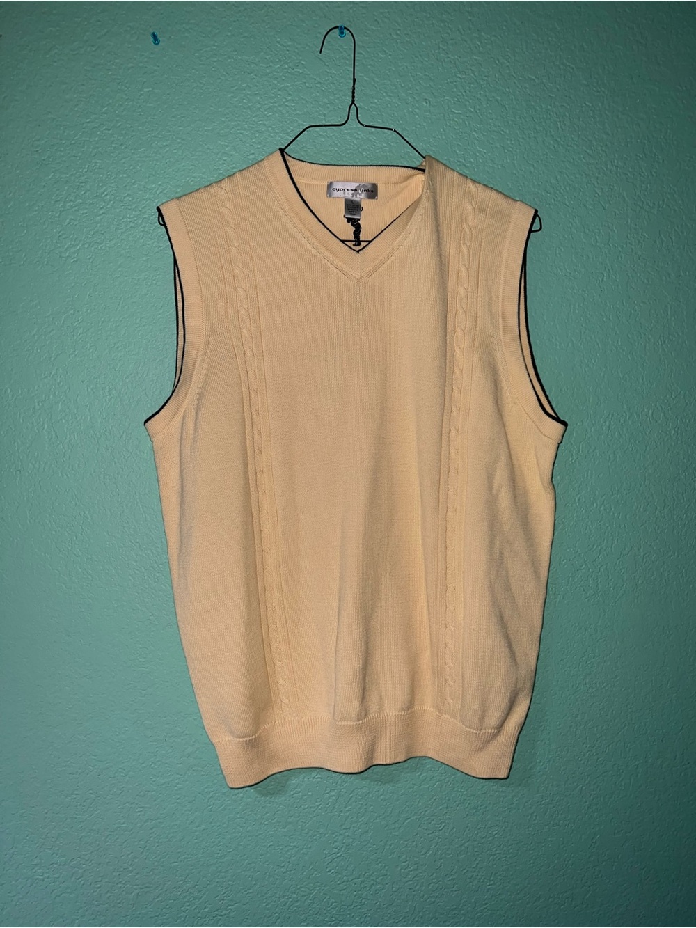 Classic Men's V-Neck Cable Knit Sweater Vest - Cypress  Links - Cream